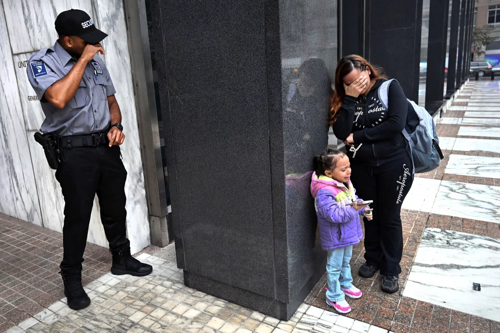 Carol Guzy, ZUMA Press, iWitness, per Miami Herald Carol Guzy, ZUMA Press, iWitness, per Miami Herald